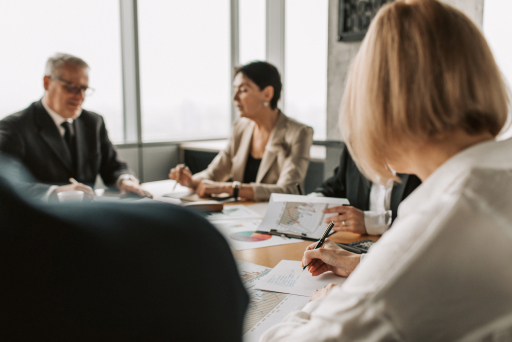 Vertriebsgespräch im Team der EGO GmbH